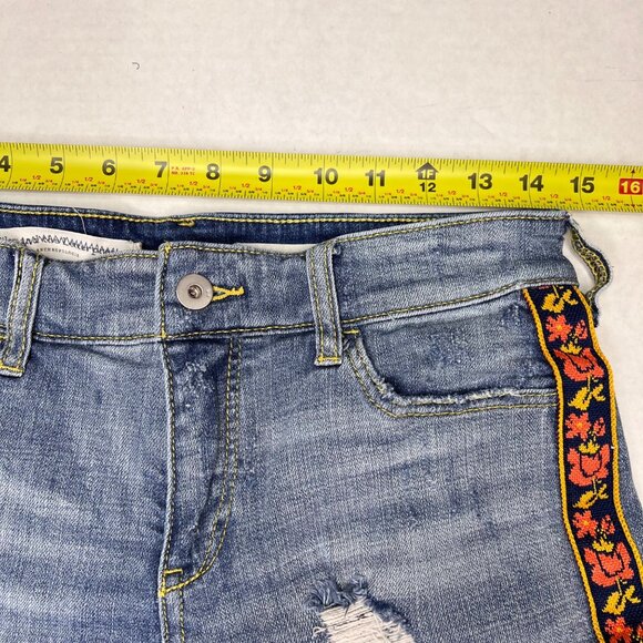 Pilcro Anthropologie Slim Boyfriend Denim Shorts Embroidered Side Taping Size 26 - Picture 13 of 16